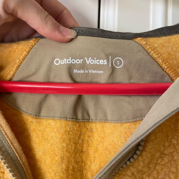 outdoor voices MegaFleece Half-Zip Hoodie in Sunflower / Dijon Size S - Picture 6 of 6